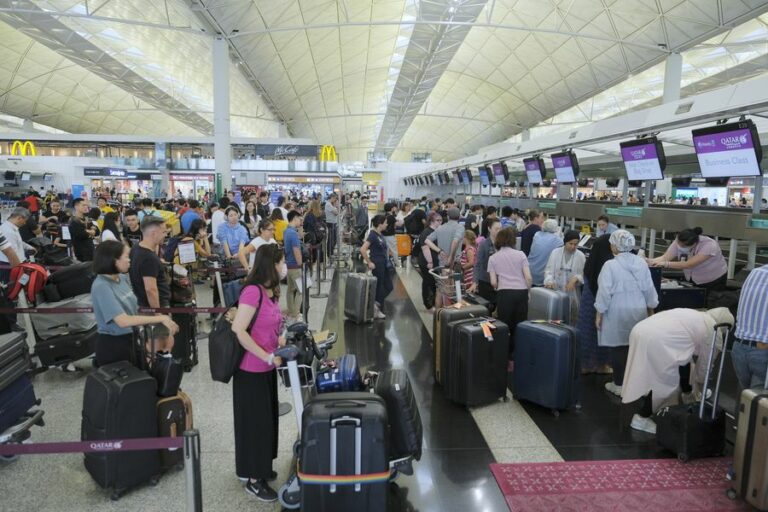 hong kong airline check in luggage