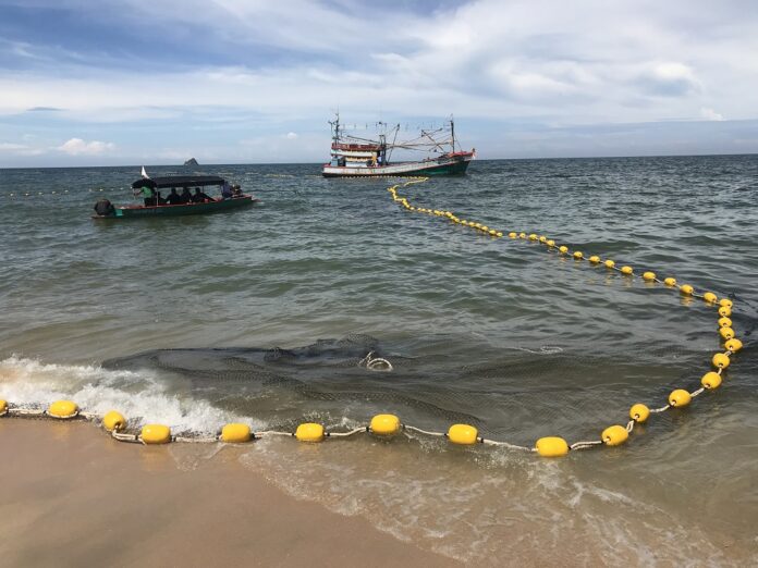 Hua Hin Beach Gets 1st Shark Net in Thailand