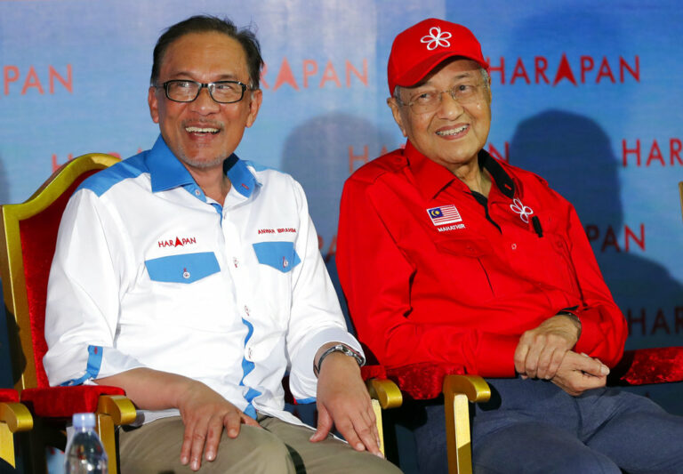 Malaysian PM Rallies for Successor, Former Foe Anwar