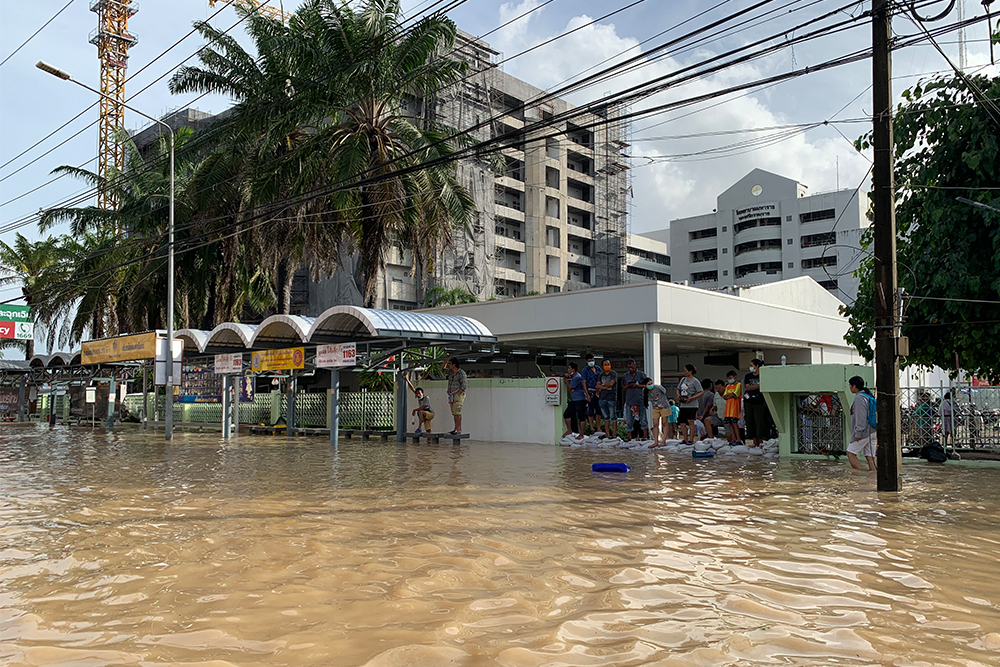 Maharat Nakhon Si Thammarat Hospital being surrounded by floodwaters on Dec. 3, 2020.