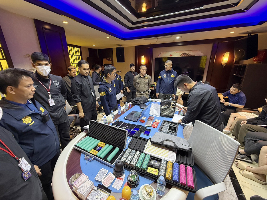 Bangkok Police Crash Poker Game at Chinese Restaurant, 13 Arrested